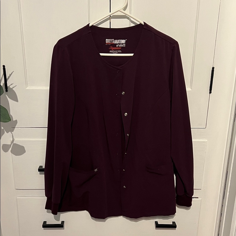Women’s size medium Barco scrub jacket.